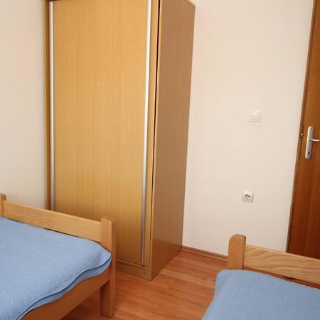 Apartments Knezevic Baška Eksteriør bilde