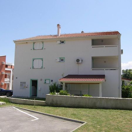 Apartments Knezevic Baška Eksteriør bilde